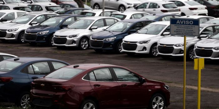 Vendas de veículos novos têm leve baixa em julho, segundo Fenabrave