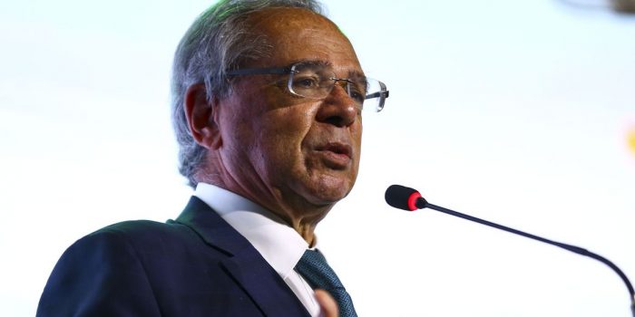 Ministro da Economia diz que teto de gastos é “retrátil”