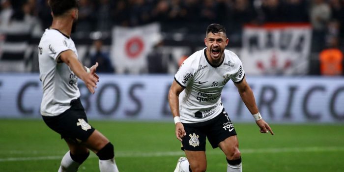 Corinthians vence Fluminense e pega Flamengo na final