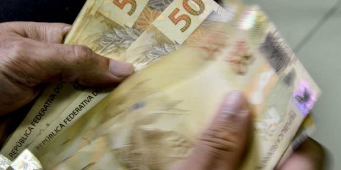 Salário mínimo de R$ 1.320 começa a valer hoje 