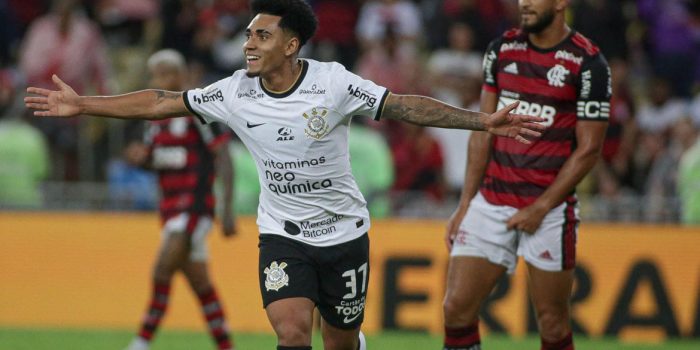 Corinthians derrota Flamengo e se garante na Libertadores