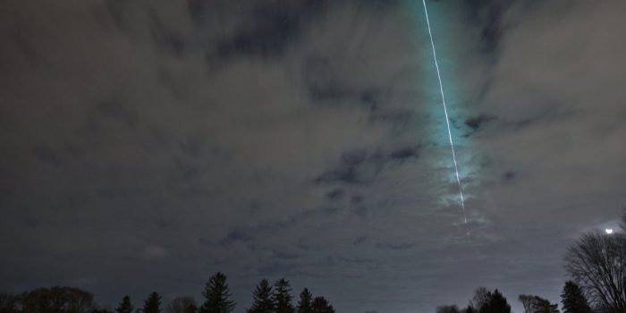 O que são as luzes misteriosas vistas no céu?