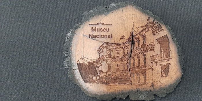 Museu Nacional do Rio enterra sua primeira cápsula do tempo