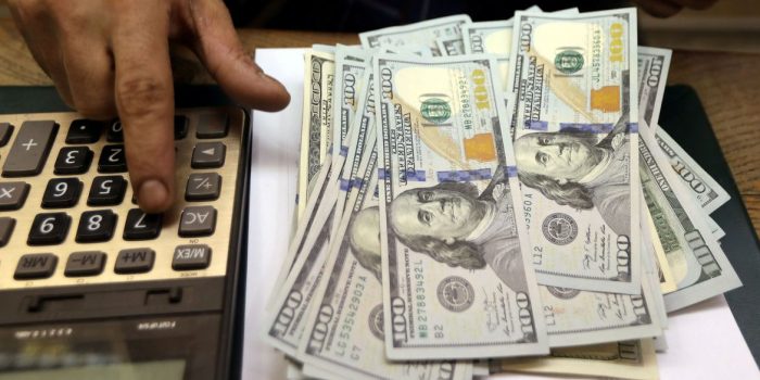 Dólar cai para R$ 5,27 após aprovação da PEC da Transição
