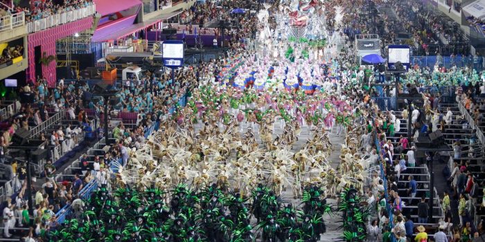 Ingressos para desfile das escolas de samba começam a ser vendidos