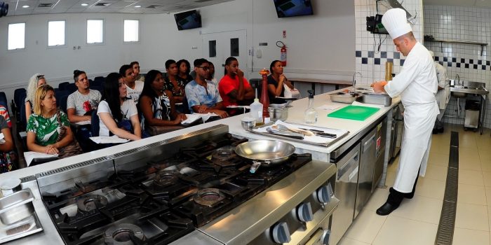 Faetec e Le Cordon Bleu oferecem 44 bolsas integrais para curso na área de gastronomia