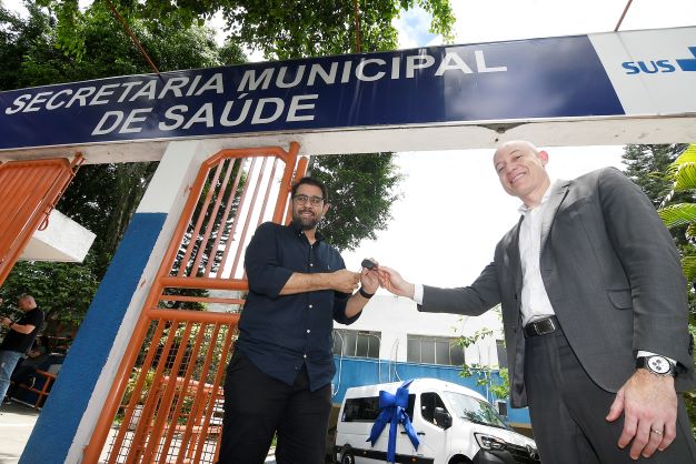 Nova Iguaçu recebe van acessível para o transporte de pacientes