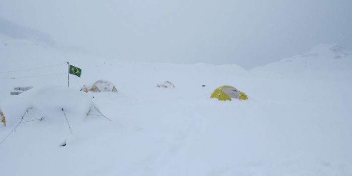Expedição brasileira à Antártica pesquisa danos ambientais