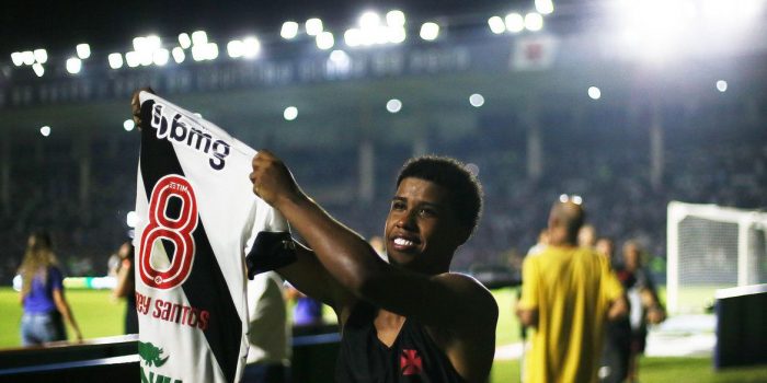 Vasco confirma ida do jovem volante Andrey Santos para o Chelsea