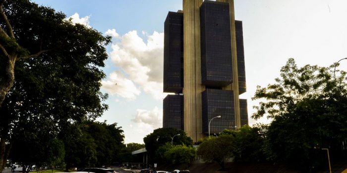 Contas externas têm saldo negativo de US$ 10,9 bilhões em dezembro