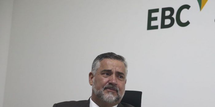 Ministro defende separação entre comunicação pública e de governo