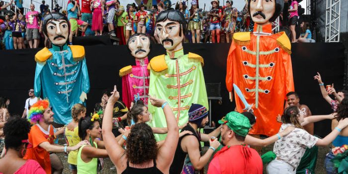 Sargento Pimenta mistura Beatles e ritmos brasileiros no carnaval