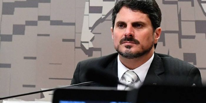 Moraes autoriza devolução de celular do senador Marcos do Val