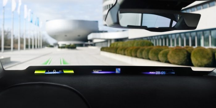BMW revela Head-up Display panorâmico que começará a ser produzido em 2025