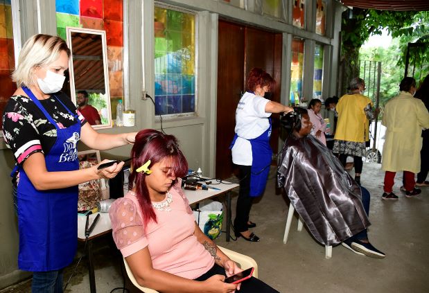 Pacientes e acompanhantes ganham um Dia da Beleza no Hospital Geral de Nova Iguaçu