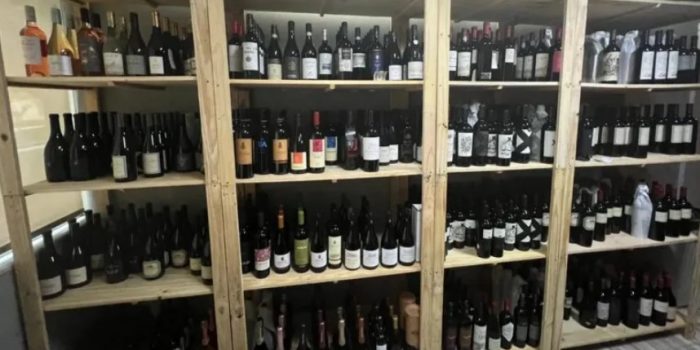 PF apreende mais de 9 mil garrafas de vinho contrabandeado