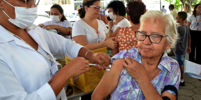 Nova Iguaçu segue com vacinação bivalente contra covid neste sábado