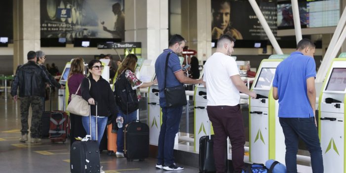 Aeroportos e rodoviárias esperam movimento intenso durante a Páscoa