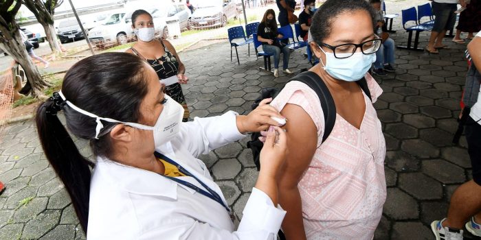 Nova Iguaçu segue com campanha de vacinação bivalente contra Covid