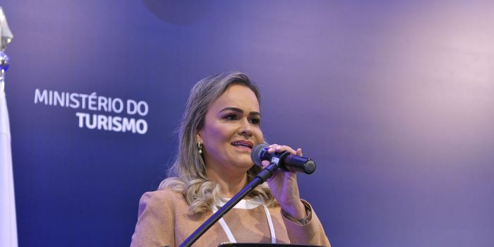 Lula mantém no cargo Daniela do Vaguinho como ministra do Turismo