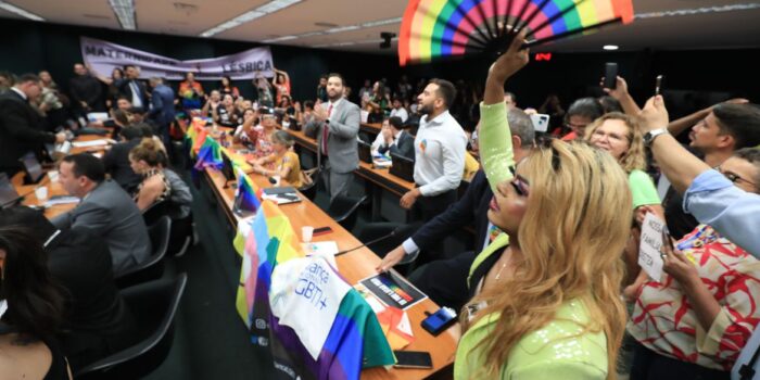 Comissão adia votação sobre proibição do casamento homoafetivo