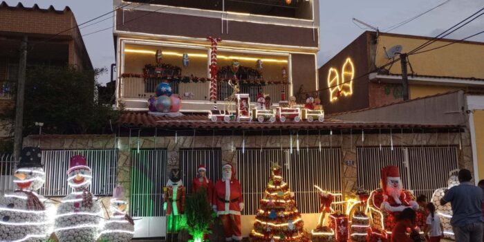 Morador de Nova Iguaçu produz decoração de Natal com criatividade