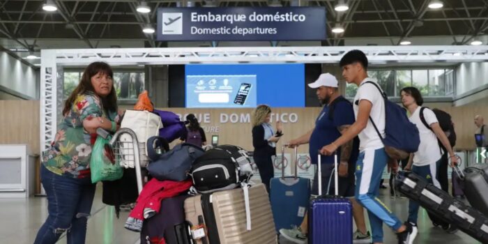 Com voos cancelados, aeroporto de Porto Alegre permanece fechado