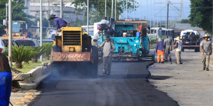 Belford Roxo investe em novo asfalto da Avenida Joaquim da Costa Lima