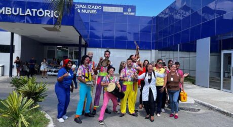 Doutores da Alegria faz apresentação em hospital de Duque de Caxias