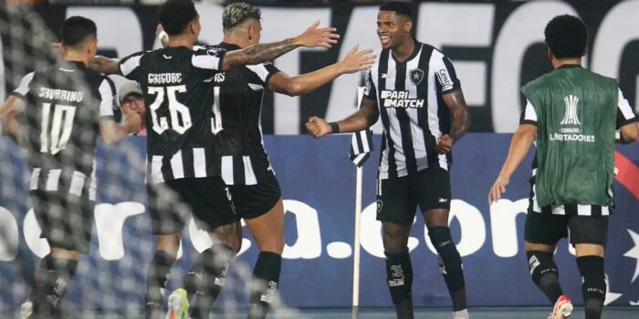 Júnior Santos comanda Botafogo em vitória sobre o Bragantino