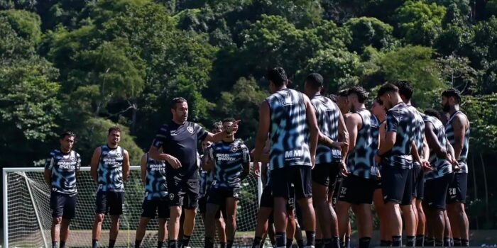 Botafogo recebe Atlético-GO no Nilton Santos pelo Brasileiro