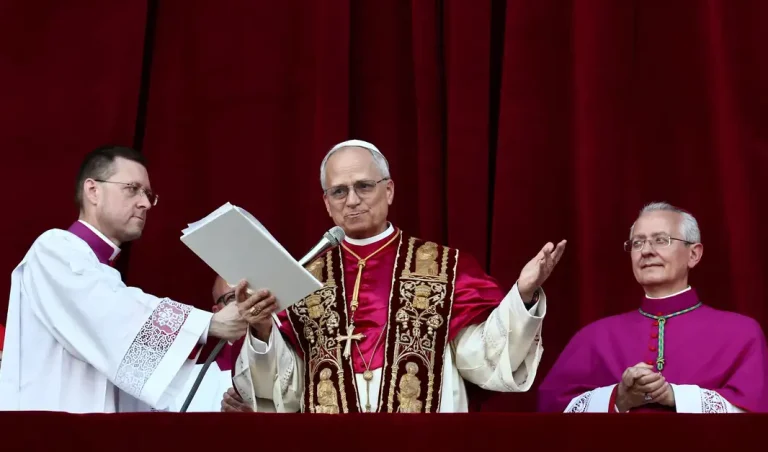 Papa Leão XIV pede que Igreja ilumine “noites escuras do mundo”