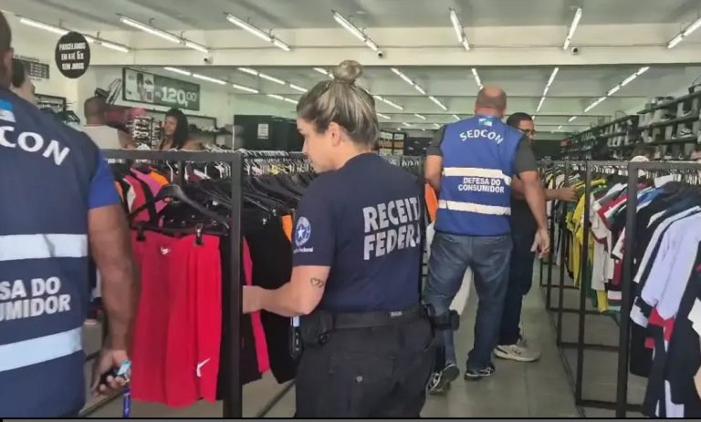 Defesa do Consumidor apreende mais de 100 mil itens falsificados na Zona Oeste do Rio