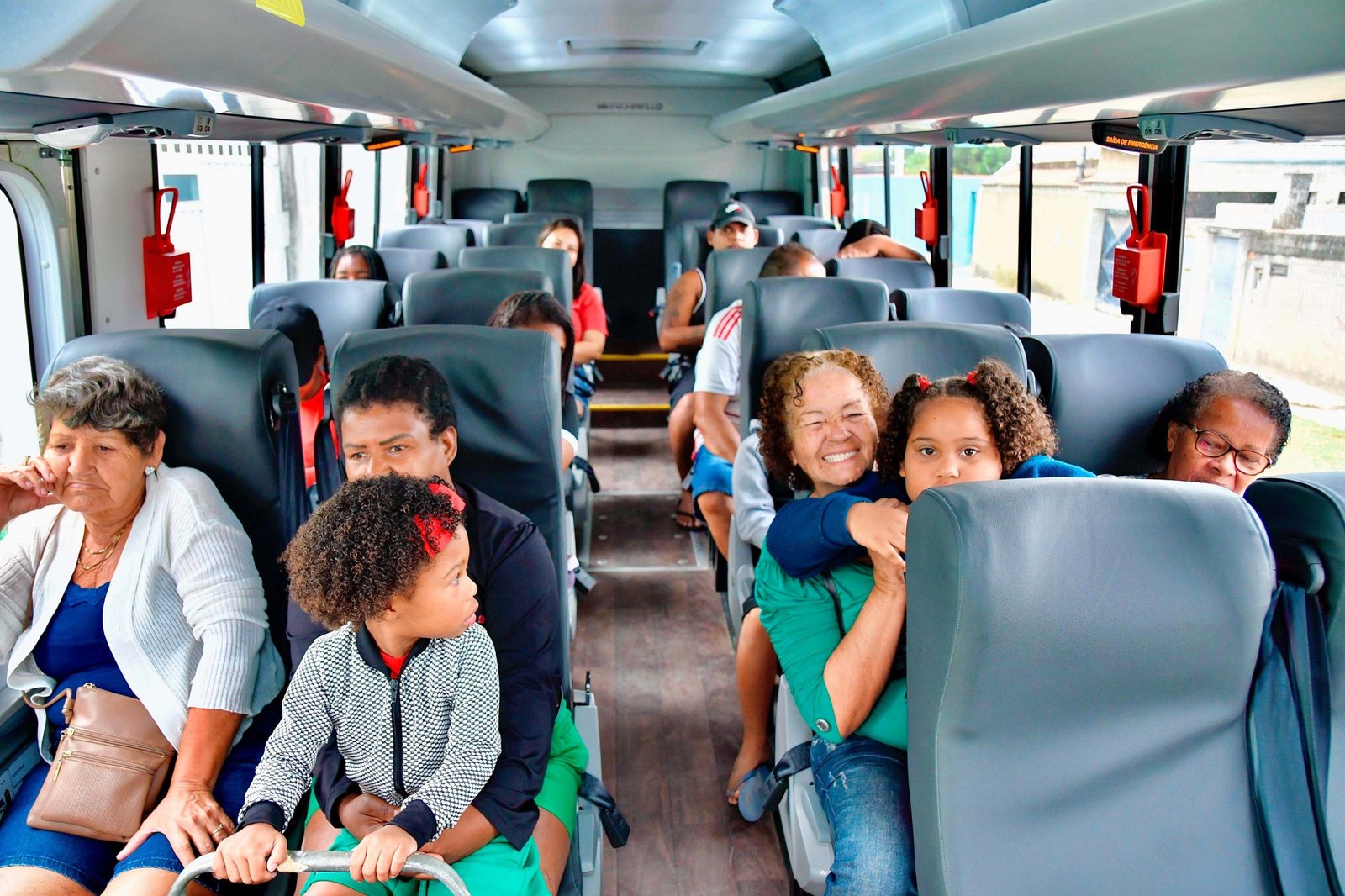 Ônibus Tarifa Zero de Belford Roxo já é sucesso entre os moradores ...