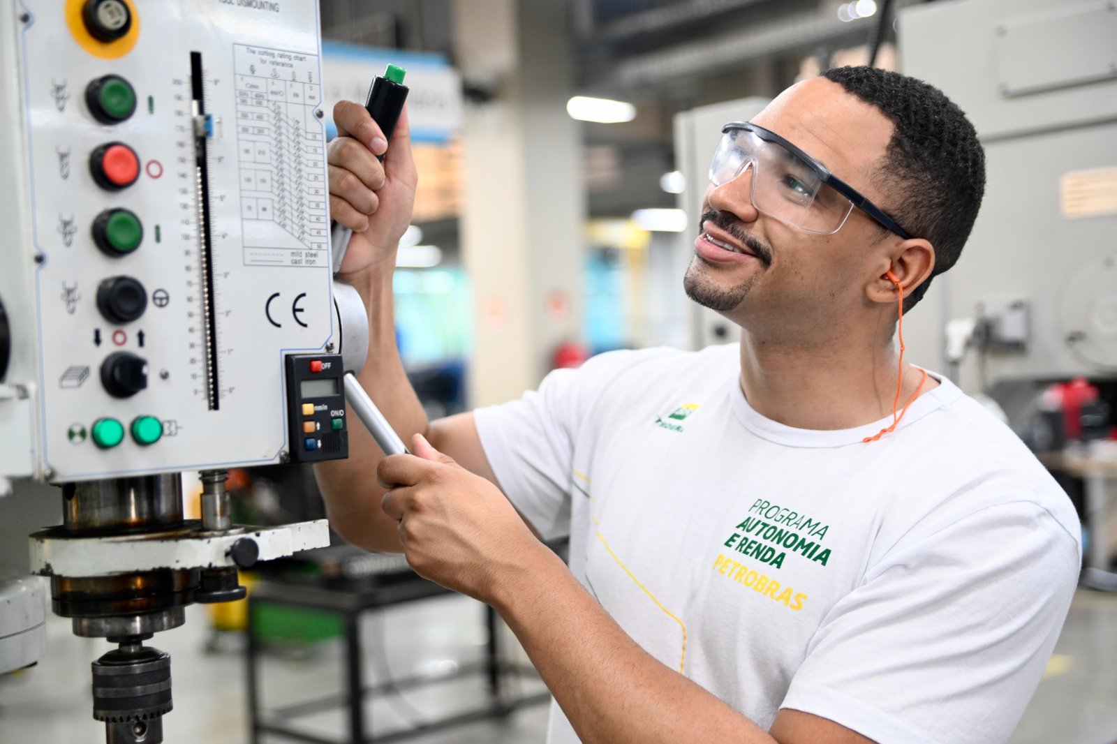 Firjan SENAI SESI de Caxias oferece cursos gratuitos, em parceria com a ...