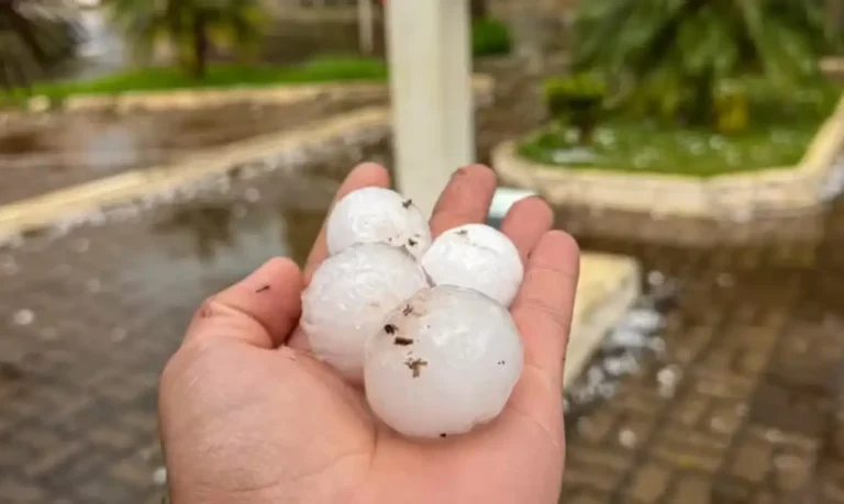 Chuvas com granizo no RS destelham casas e deixam famílias desabrigadas