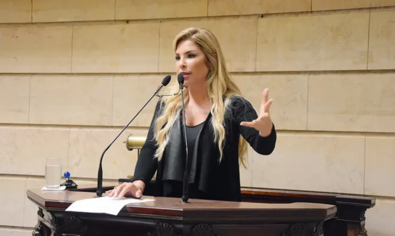 Polícia prende ex-vereadora Veronica Costa, condenada por tortura