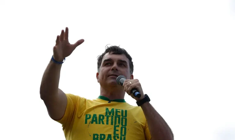 Aliado de Trump diz que Flávio chegou aos EUA