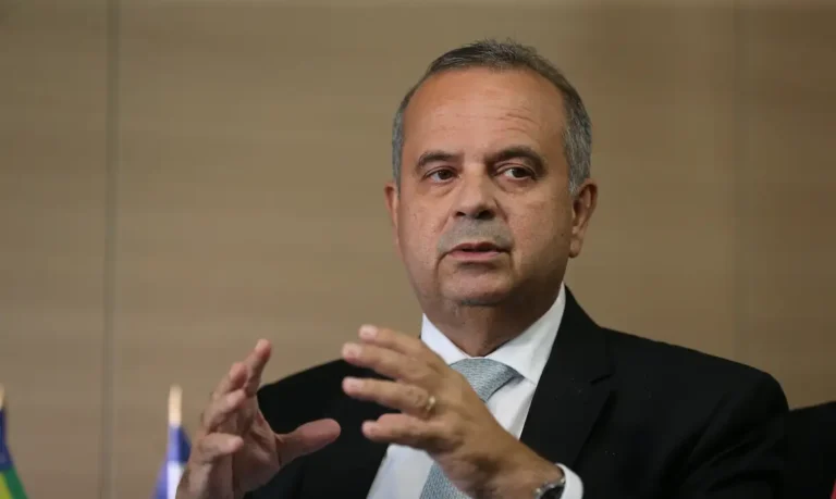 Coordenador de campanha se diz surpreso com a saída de Flávio